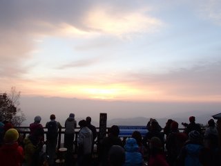 富士見台高原で雲海と日の出を待つが・・・