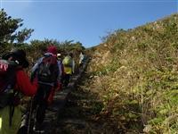 八丈富士登山道の階段とスロープ